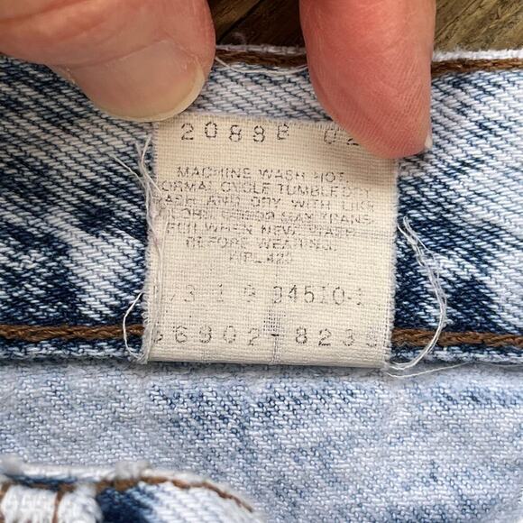 Levi's Vintage Women's Bleach Wash 80's Era Mom Jeans Size 8 - Picture 14 of 14